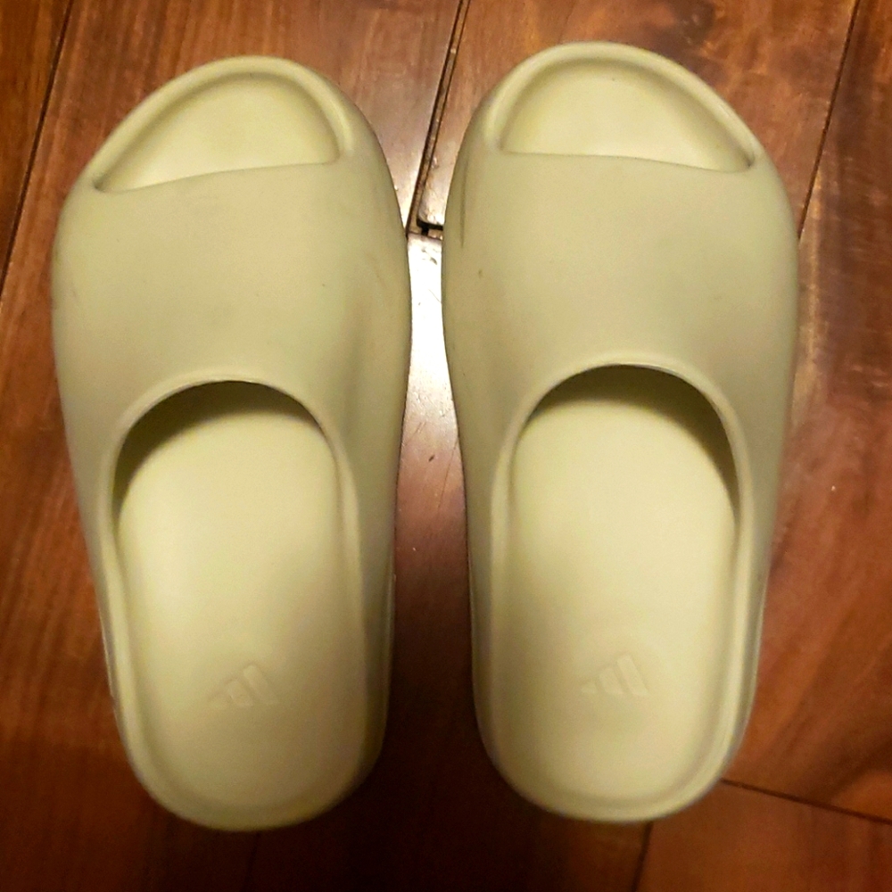 Yeezy SLIDES